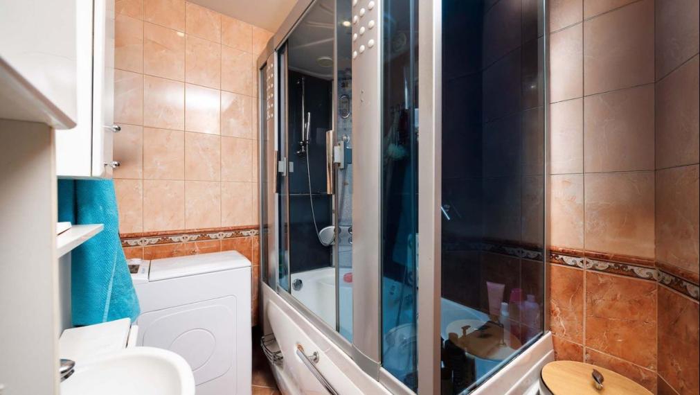 3 IZB. BYT PRAŽSKÝ TYP, 69 M2 + 6M LOOGGIA, ZOMBOVÁ UL., KVP, 5/8 POSCH.