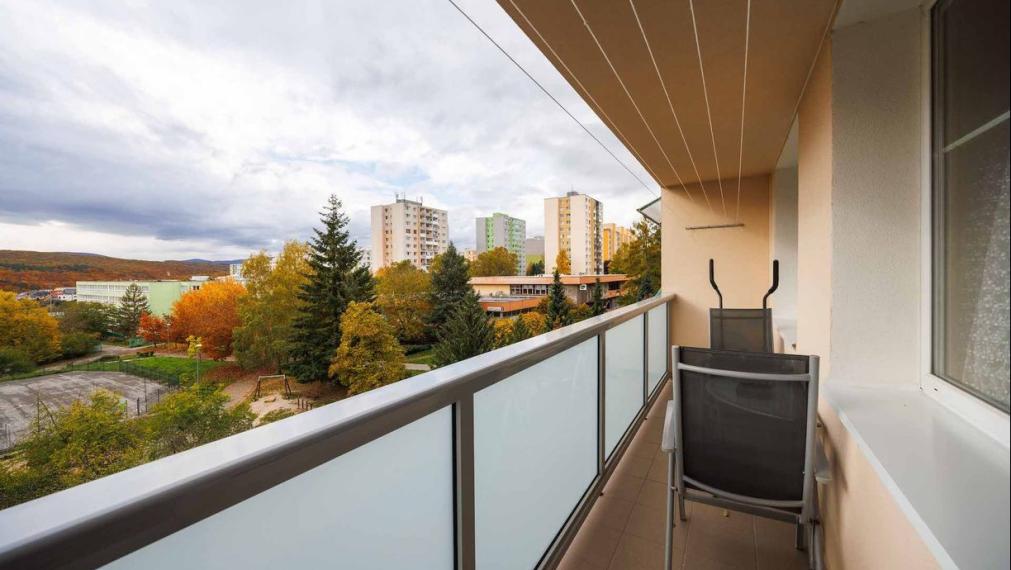 3 IZB. BYT PRAŽSKÝ TYP, 69 M2 + 6M LOOGGIA, ZOMBOVÁ UL., KVP, 5/8 POSCH.