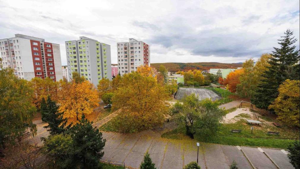 3 IZB. BYT PRAŽSKÝ TYP, 69 M2 + 6M LOOGGIA, ZOMBOVÁ UL., KVP, 5/8 POSCH.