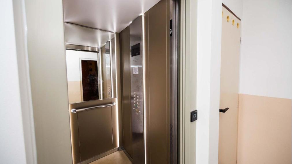 3 IZB. BYT PRAŽSKÝ TYP, 69 M2 + 6M LOOGGIA, ZOMBOVÁ UL., KVP, 5/8 POSCH.