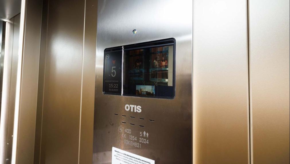 3 IZB. BYT PRAŽSKÝ TYP, 69 M2 + 6M LOOGGIA, ZOMBOVÁ UL., KVP, 5/8 POSCH.