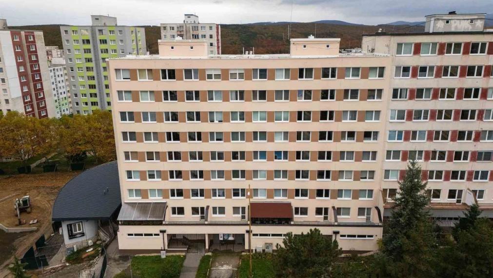 3 IZB. BYT PRAŽSKÝ TYP, 69 M2 + 6M LOOGGIA, ZOMBOVÁ UL., KVP, 5/8 POSCH.