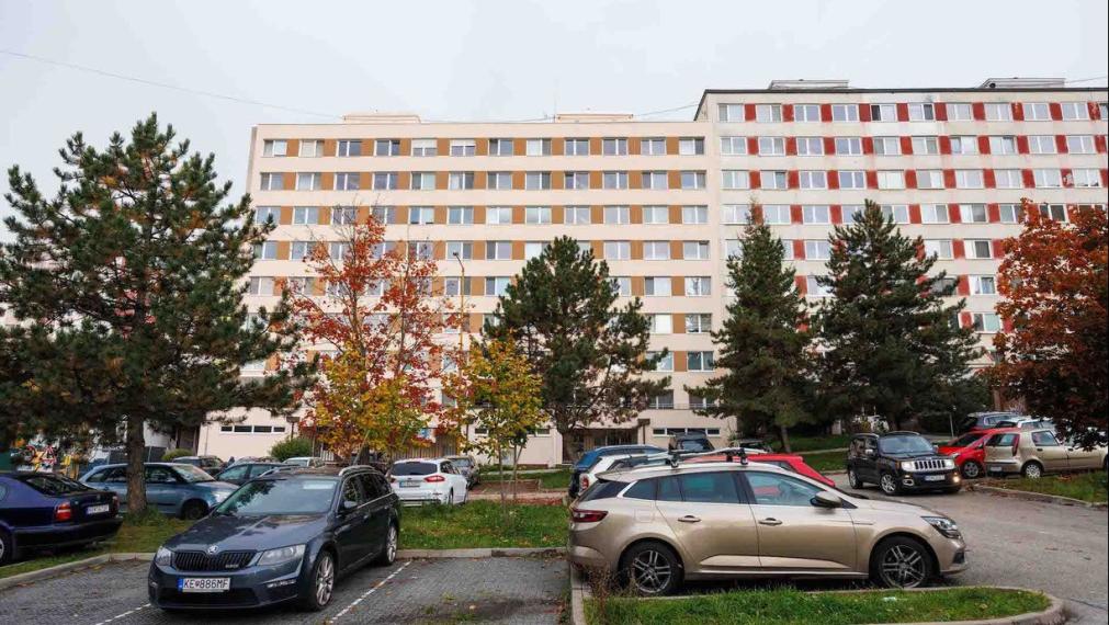 3 IZB. BYT PRAŽSKÝ TYP, 69 M2 + 6M LOOGGIA, ZOMBOVÁ UL., KVP, 5/8 POSCH.