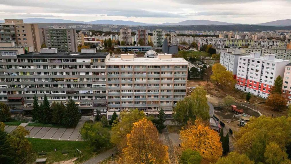 3 IZB. BYT PRAŽSKÝ TYP, 69 M2 + 6M LOOGGIA, ZOMBOVÁ UL., KVP, 5/8 POSCH.