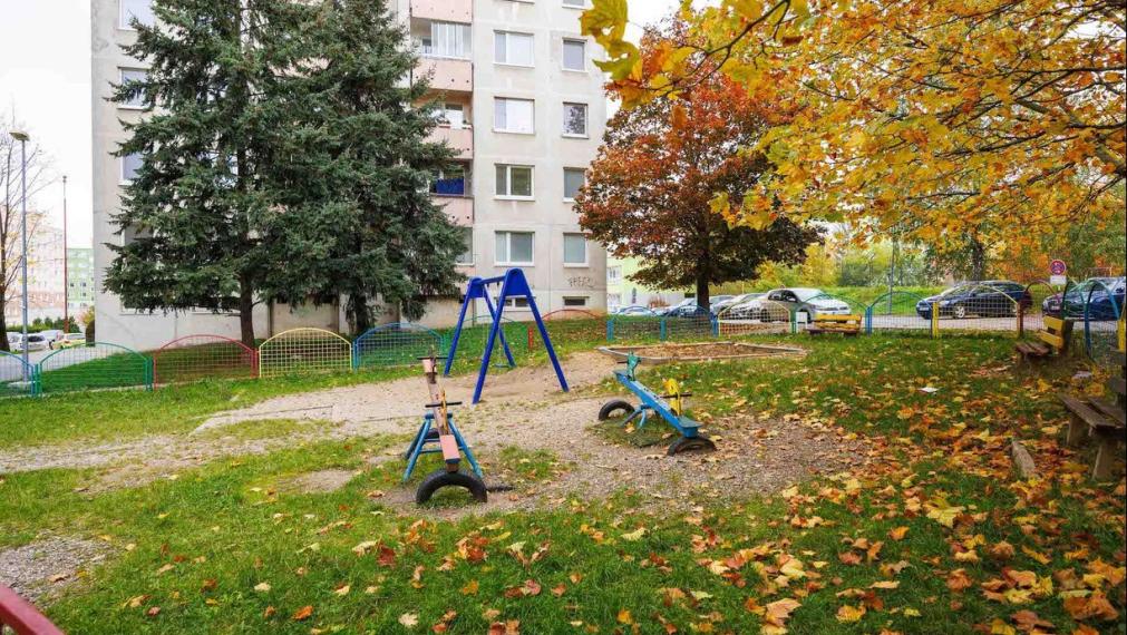 3 IZB. BYT PRAŽSKÝ TYP, 69 M2 + 6M LOOGGIA, ZOMBOVÁ UL., KVP, 5/8 POSCH.