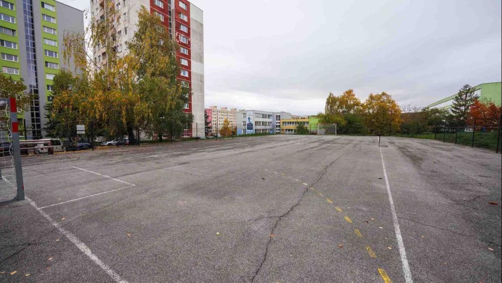 3 IZB. BYT PRAŽSKÝ TYP, 69 M2 + 6M LOOGGIA, ZOMBOVÁ UL., KVP, 5/8 POSCH.