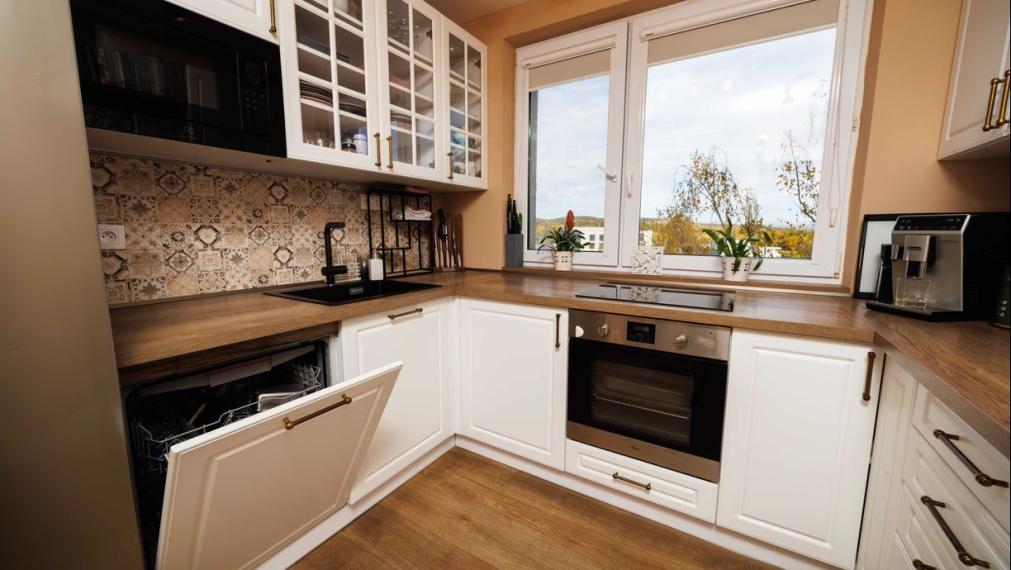 Krásny 3 izb. byt | 79 m2, rekonš., 6/8p. | Húskova ul., KVP