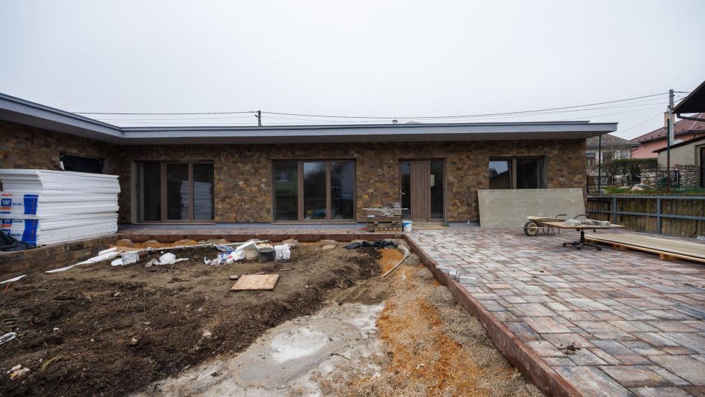 Rozhanovce | Novostavba: 5-izbový bungalov (153 m²) v nadštandarde s kuchyňou a klímou 