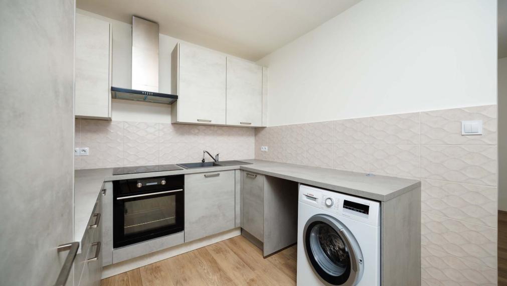 3 IZBOVÝ PRAŽSKÝ TYP 69 M2 + 6M LOGGIA, MICHALOVSKÁ UL., SÍDLISKO TERASA, 3 POSCH.