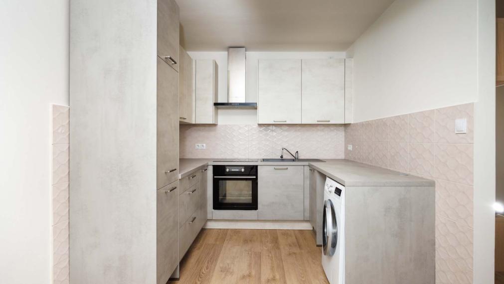 3 IZBOVÝ PRAŽSKÝ TYP 69 M2 + 6M LOGGIA, MICHALOVSKÁ UL., SÍDLISKO TERASA, 3 POSCH.