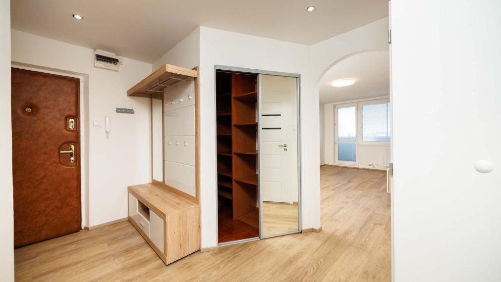 3 IZBOVÝ PRAŽSKÝ TYP 69 M2 + 6M LOGGIA, MICHALOVSKÁ UL., SÍDLISKO TERASA, 3 POSCH.