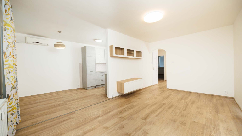 3 IZBOVÝ PRAŽSKÝ TYP 69 M2 + 6M LOGGIA, MICHALOVSKÁ UL., SÍDLISKO TERASA, 3 POSCH.