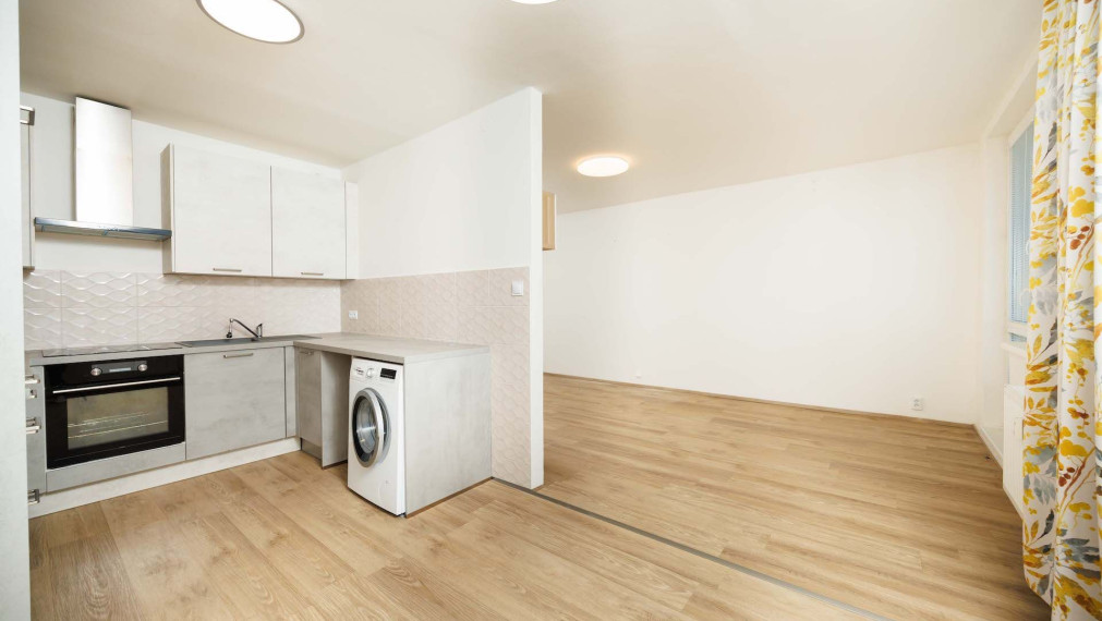 3 IZBOVÝ PRAŽSKÝ TYP 69 M2 + 6M LOGGIA, MICHALOVSKÁ UL., SÍDLISKO TERASA, 3 POSCH.