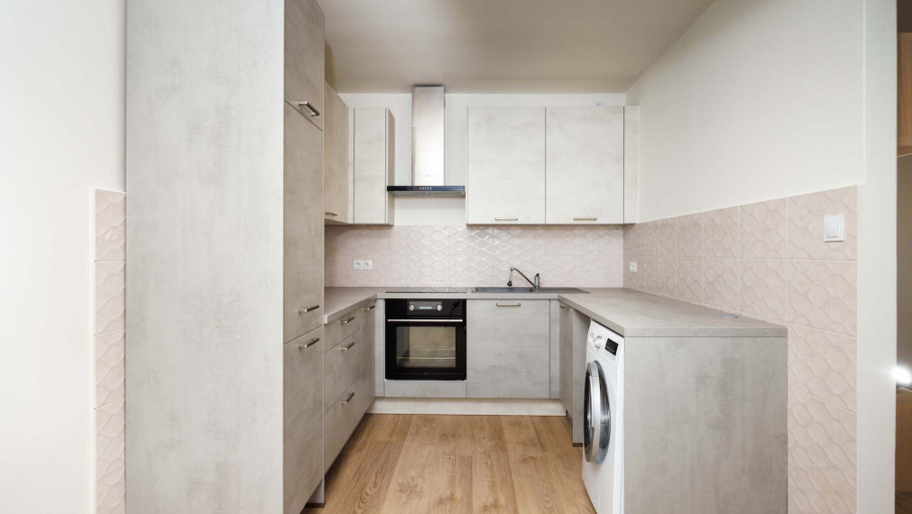 3 IZBOVÝ PRAŽSKÝ TYP 69 M2 + 6M LOGGIA, MICHALOVSKÁ UL., SÍDLISKO TERASA, 3 POSCH.