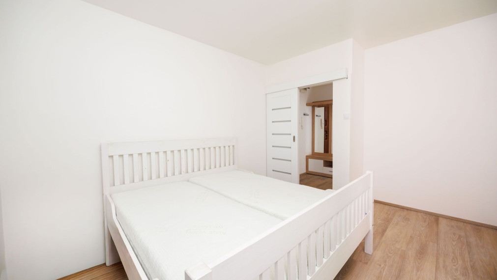 3 IZBOVÝ PRAŽSKÝ TYP 69 M2 + 6M LOGGIA, MICHALOVSKÁ UL., SÍDLISKO TERASA, 3 POSCH.