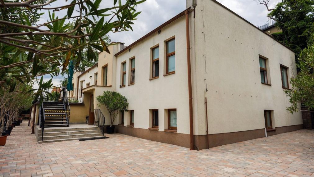 UBYTOVŇA V MESTSKOM PARKU KOŠICE, pozemok, parkovisko, kaviareň