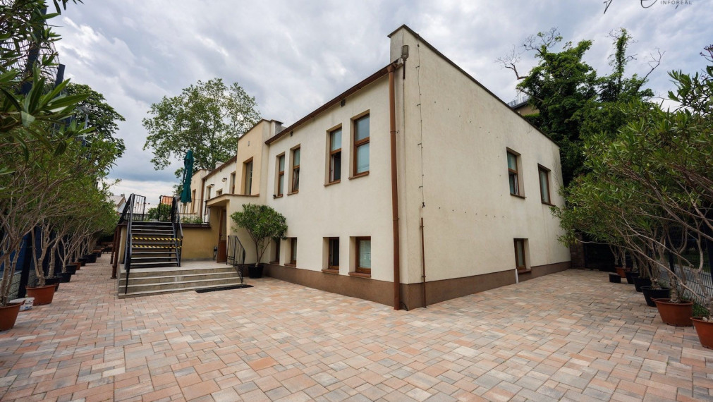 UBYTOVŇA V MESTSKOM PARKU KOŠICE, pozemok, parkovisko, kaviareň