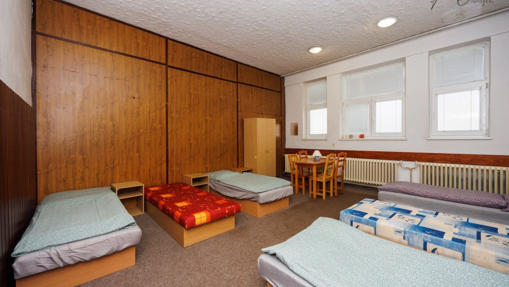 UBYTOVŇA V MESTSKOM PARKU KOŠICE, pozemok, parkovisko, kaviareň