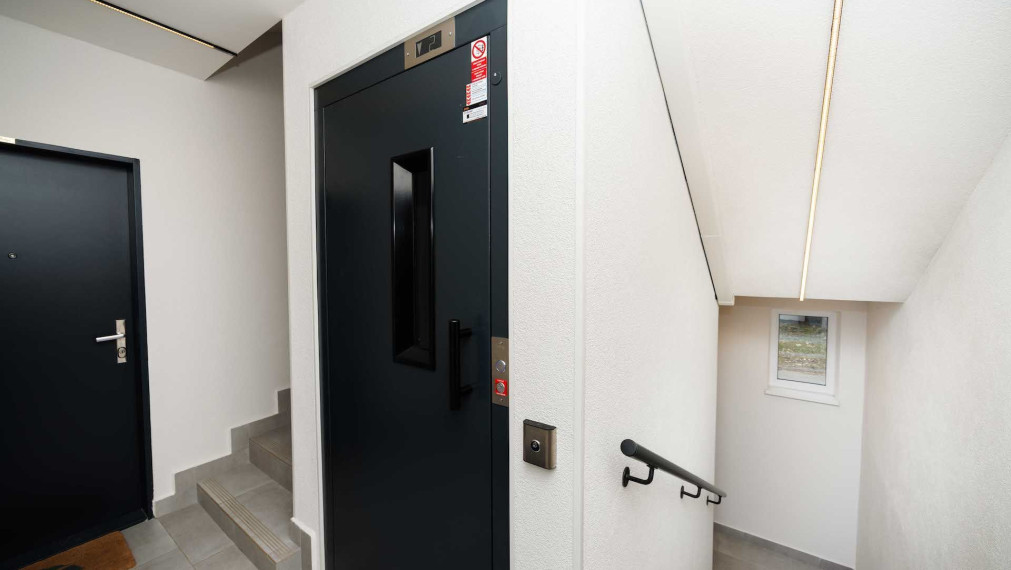 4 izbový byt 82 m2 + loggia, Šafarikova tr., Košice - Terasa, 2.posch.