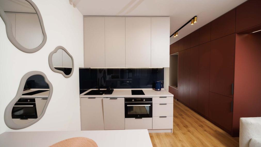 PRENÁJOM: 1-izb. byt s TERASOU A PARKOVANÍM – NOVOSTAVBA BYTY POPRADSKÁ, KE - Západ, plne zariadený, voľný okamžite