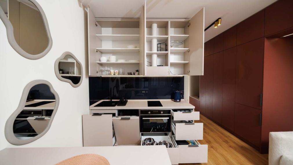 PRENÁJOM: 1-izb. byt s TERASOU A PARKOVANÍM – NOVOSTAVBA BYTY POPRADSKÁ, KE - Západ, plne zariadený, voľný okamžite