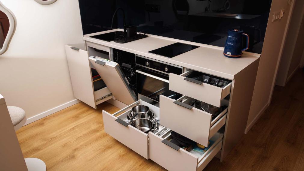 PRENÁJOM: 1-izb. byt s TERASOU A PARKOVANÍM – NOVOSTAVBA BYTY POPRADSKÁ, KE - Západ, plne zariadený, voľný okamžite