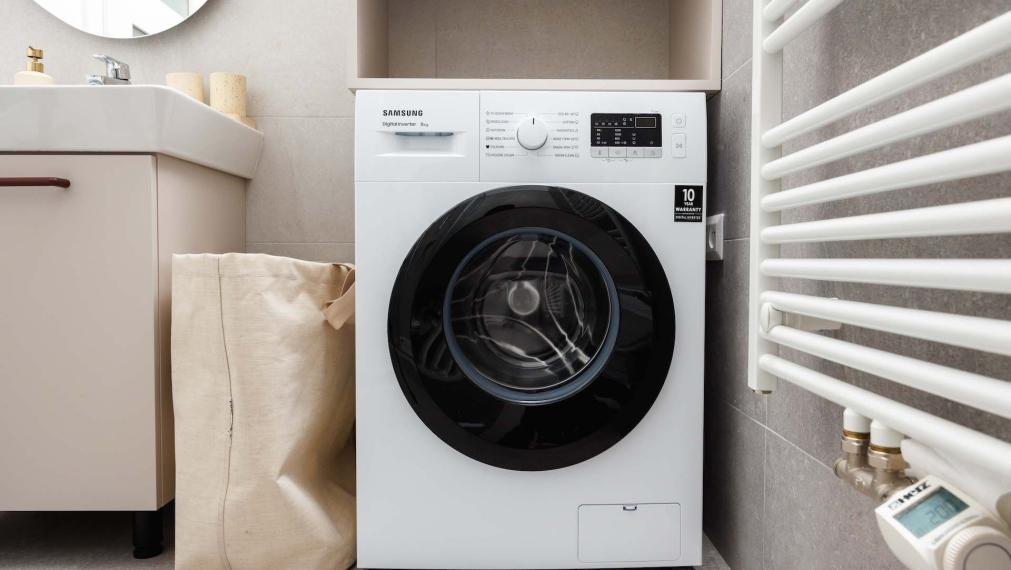 PRENÁJOM: 1-izb. byt s TERASOU A PARKOVANÍM – NOVOSTAVBA BYTY POPRADSKÁ, KE - Západ, plne zariadený, voľný okamžite