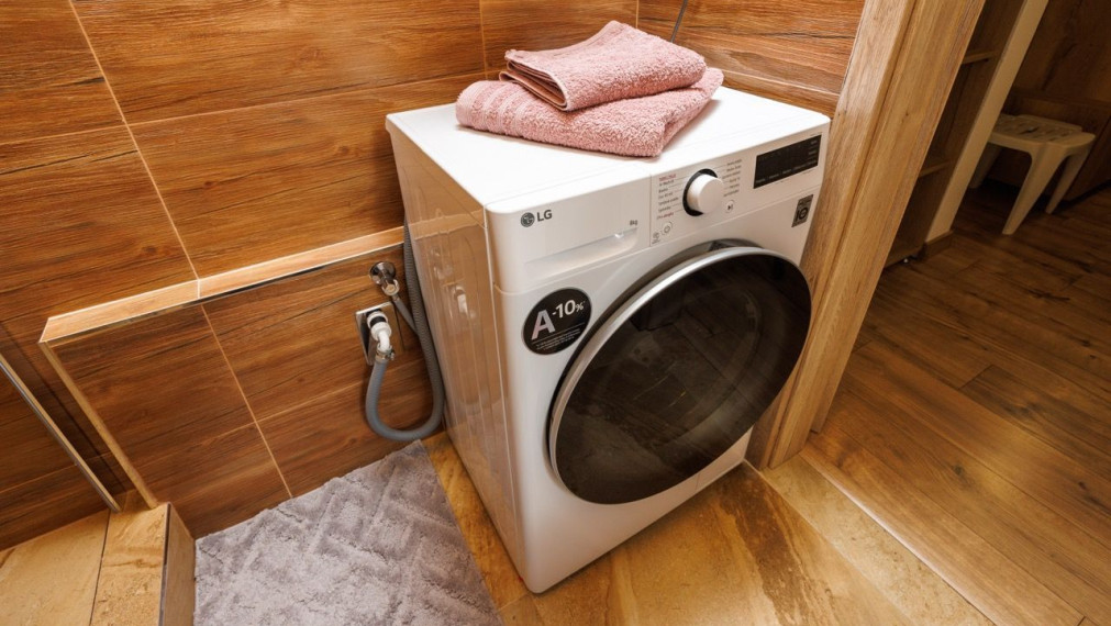 NOVÁ REKONŠTRUKCIA 3 izbový byt 65 m2, Palárikova ul.(pri Auparku), 1. poschodie, 2x loggia(zasklená)