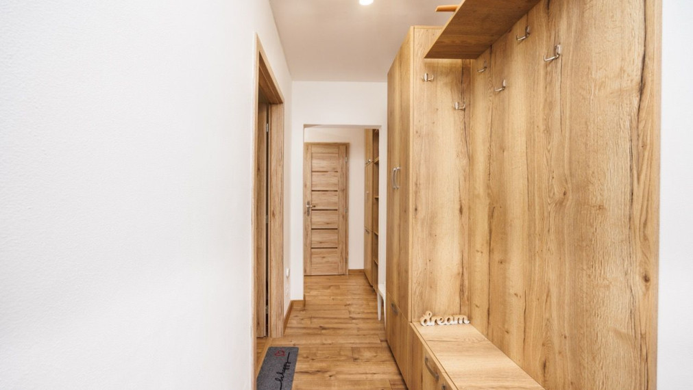 NOVÁ REKONŠTRUKCIA 3 izbový byt 65 m2, Palárikova ul.(pri Auparku), 1. poschodie, 2x loggia(zasklená)