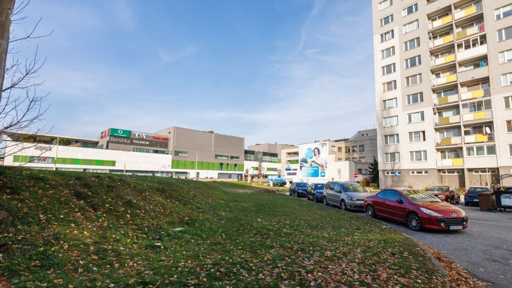 NOVÁ REKONŠTRUKCIA 3 izbový byt 65 m2, Palárikova ul.(pri Auparku), 1. poschodie, 2x loggia(zasklená)