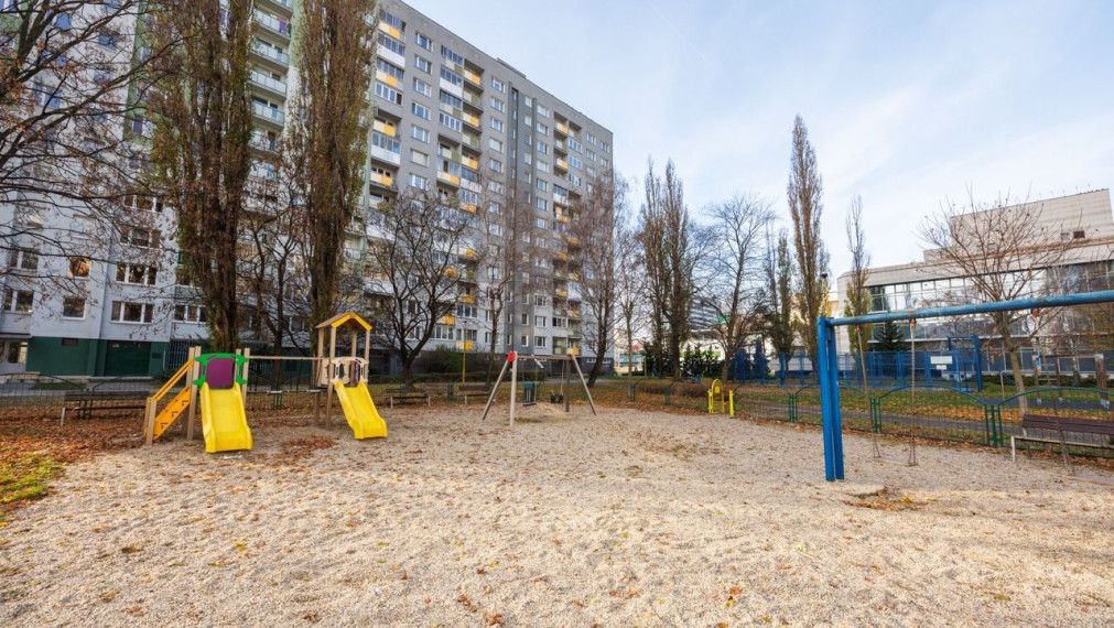 NOVÁ REKONŠTRUKCIA 3 izbový byt 65 m2, Palárikova ul.(pri Auparku), 1. poschodie, 2x loggia(zasklená)