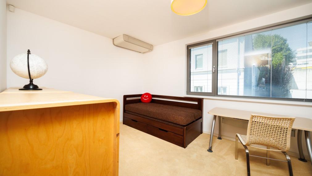 REZERVOVANÉ.  4 IZBOVÝ DOM 141 M2 ÚŽ. PL. - STARÉ MESTO, FLORIANSKA UL. 2X PARKING