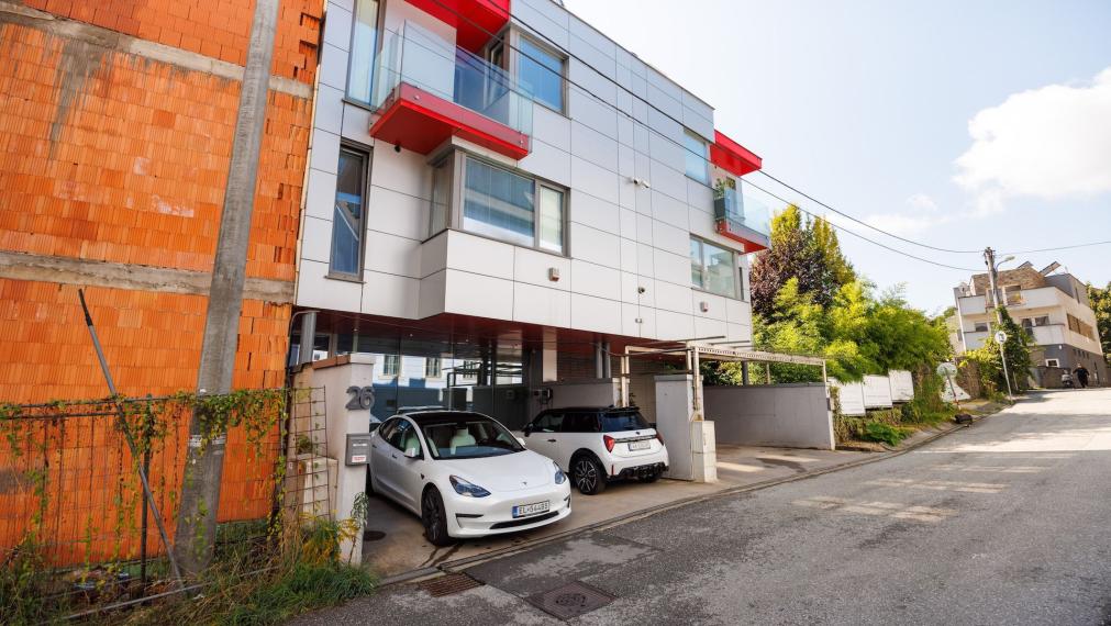 REZERVOVANÉ.  4 IZBOVÝ DOM 141 M2 ÚŽ. PL. - STARÉ MESTO, FLORIANSKA UL. 2X PARKING