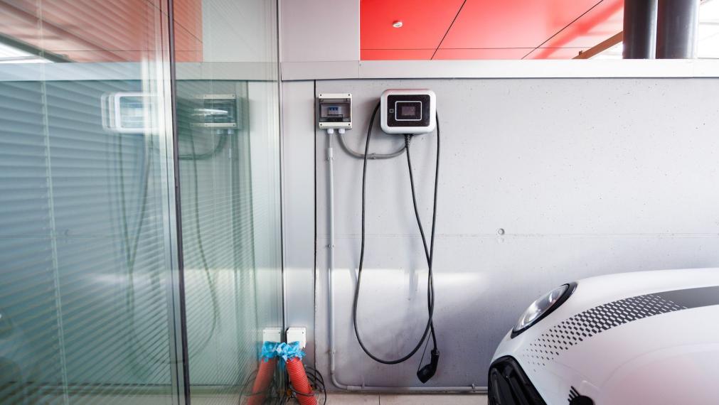 REZERVOVANÉ.  4 IZBOVÝ DOM 141 M2 ÚŽ. PL. - STARÉ MESTO, FLORIANSKA UL. 2X PARKING