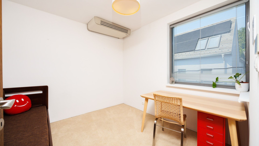 REZEVOVANÉ.  DOM FLORIANSKA UL., STARÉ MESTO, 2x parking