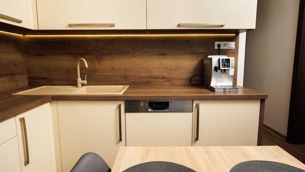 NOVINKA: 3 izb. byt s loggiou, KOMPL. REK., zariadený, 8p./13, Košice - Nad Jazerom.