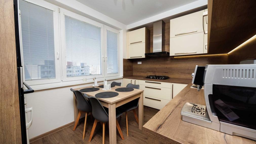 NOVINKA: 3 izb. byt s loggiou, KOMPL. REK., zariadený, 8p./13, Košice - Nad Jazerom.