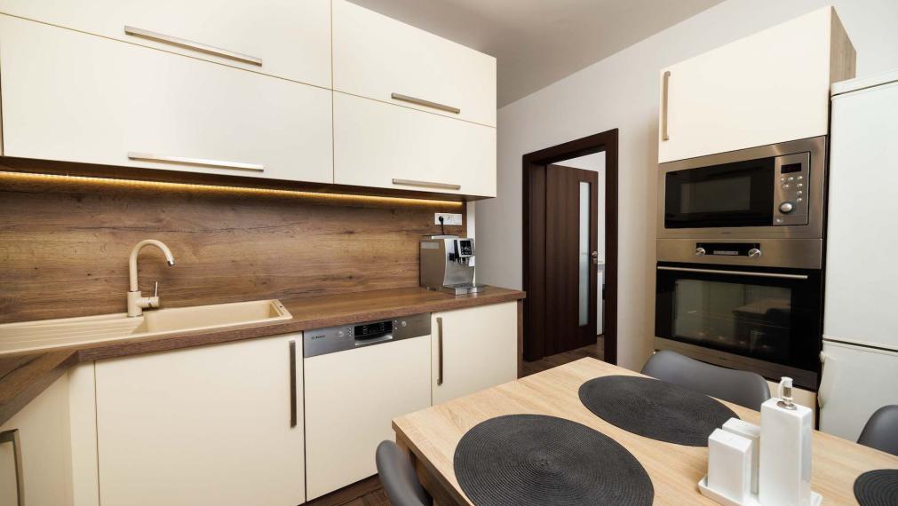 NOVINKA: 3 izb. byt s loggiou, KOMPL. REK., zariadený, 8p./13, Košice - Nad Jazerom.