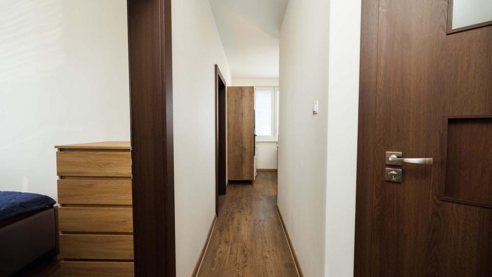 NOVINKA: 3 izb. byt s loggiou, KOMPL. REK., zariadený, 8p./13, Košice - Nad Jazerom.