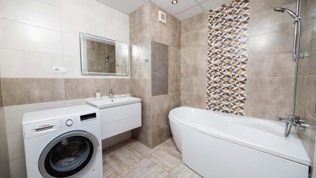 NOVINKA: 3 izb. byt s loggiou, KOMPL. REK., zariadený, 8p./13, Košice - Nad Jazerom.