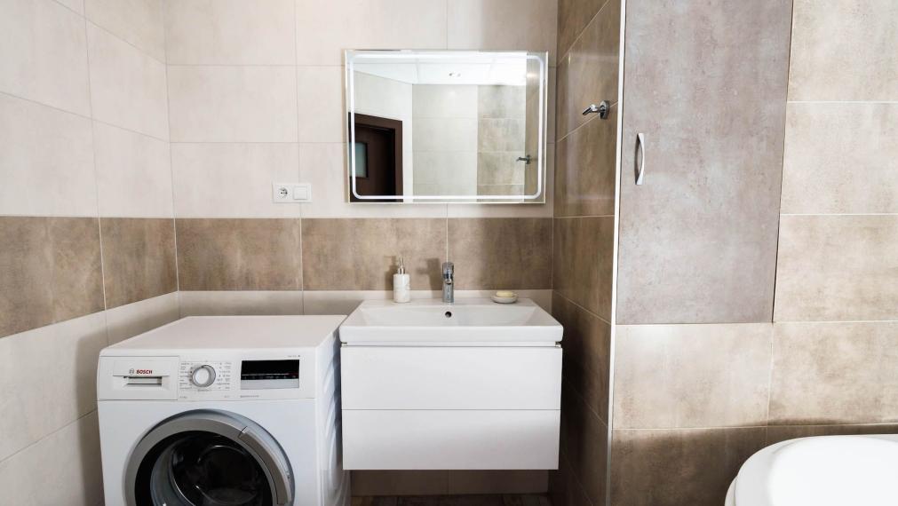 NOVINKA: 3 izb. byt s loggiou, KOMPL. REK., zariadený, 8p./13, Košice - Nad Jazerom.