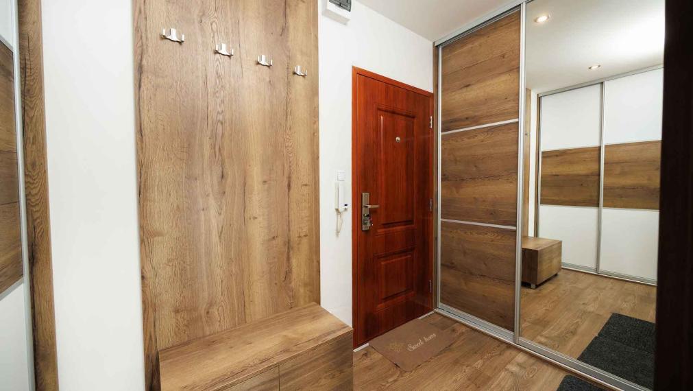 NOVINKA: 3 izb. byt s loggiou, KOMPL. REK., zariadený, 8p./13, Košice - Nad Jazerom.