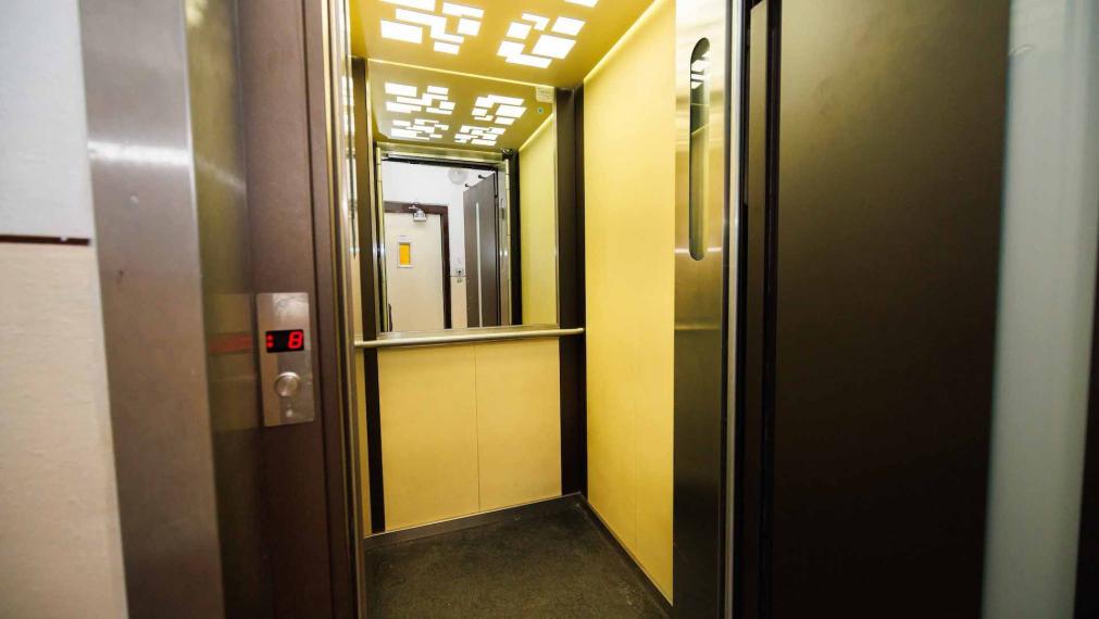 NOVINKA: 3 izb. byt s loggiou, KOMPL. REK., zariadený, 8p./13, Košice - Nad Jazerom.