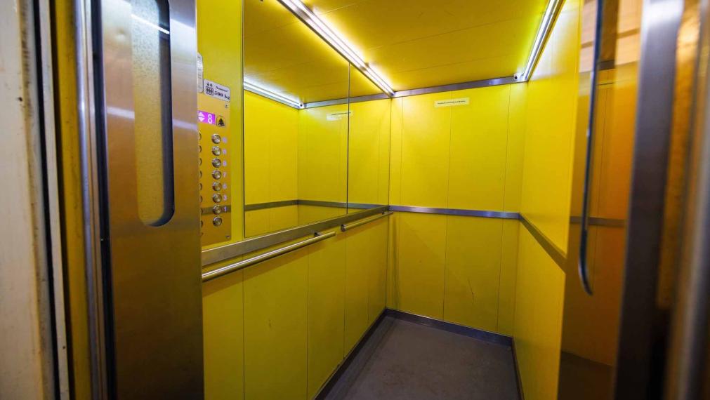 NOVINKA: 3 izb. byt s loggiou, KOMPL. REK., zariadený, 8p./13, Košice - Nad Jazerom.