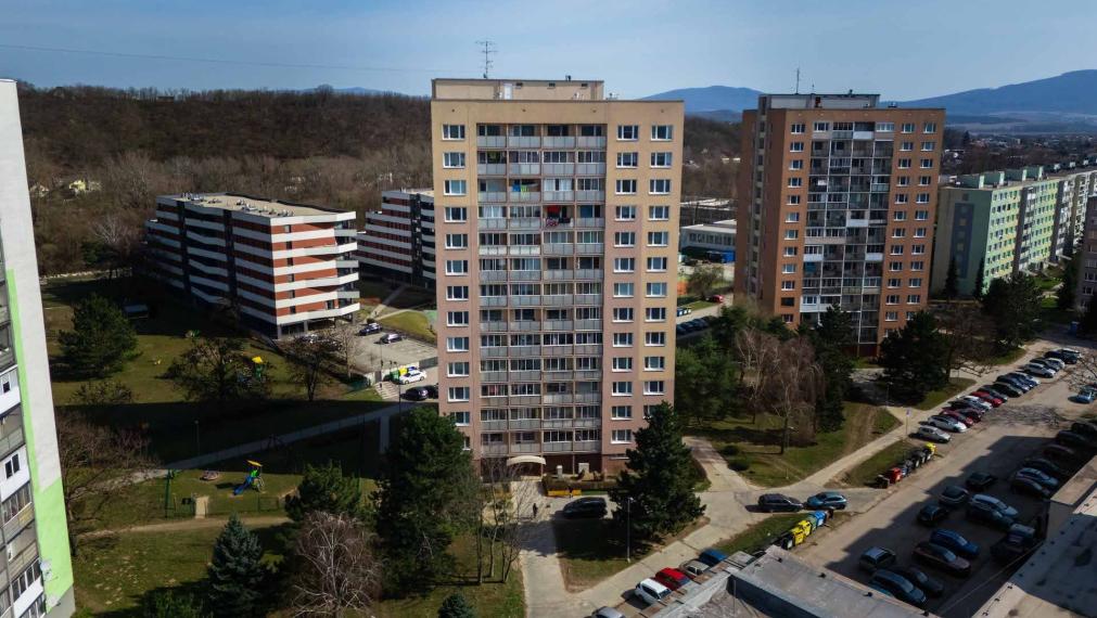 NOVINKA: 3 izb. byt s loggiou, KOMPL. REK., zariadený, 8p./13, Košice - Nad Jazerom.