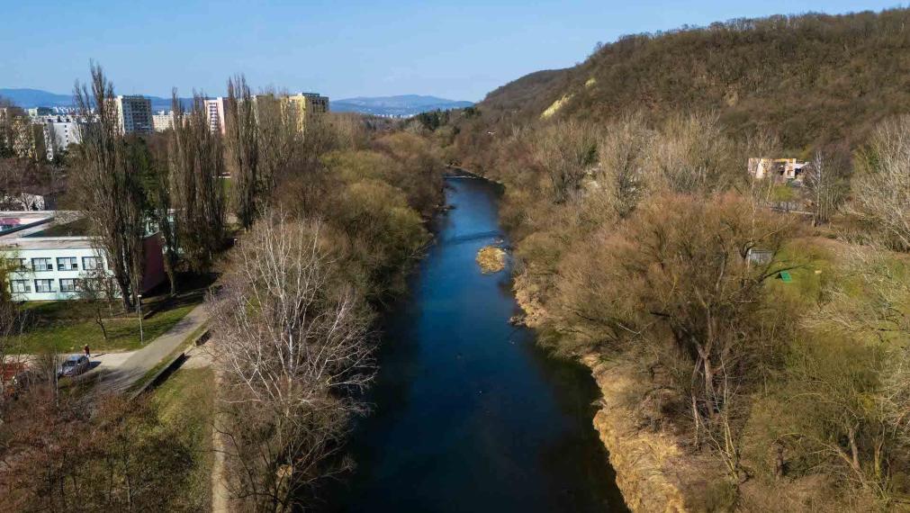 NOVINKA: 3 izb. byt s loggiou, KOMPL. REK., zariadený, 8p./13, Košice - Nad Jazerom.