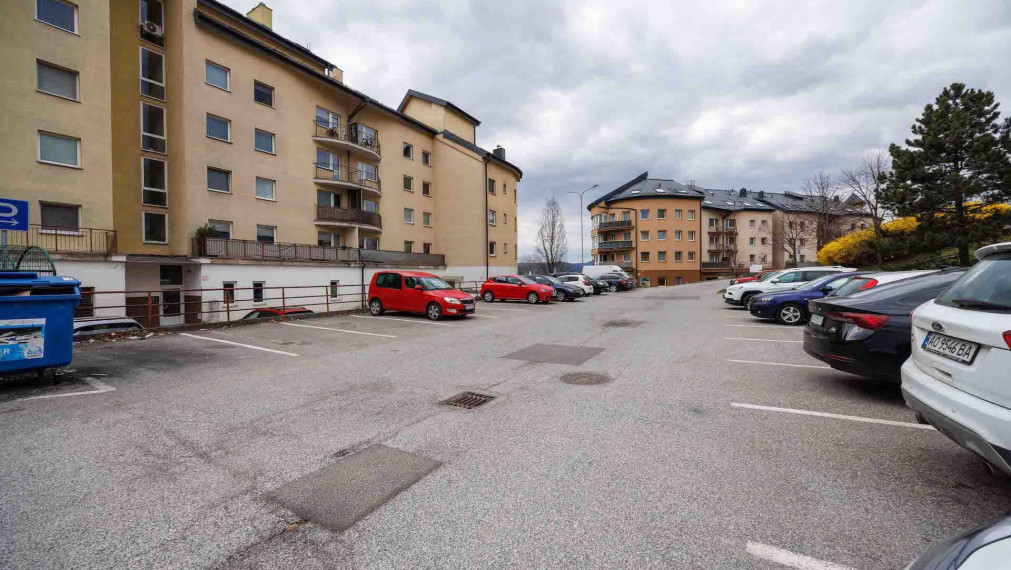 3 izbový byt 105 m2, Krosnianska ul., 6 posch., balkón