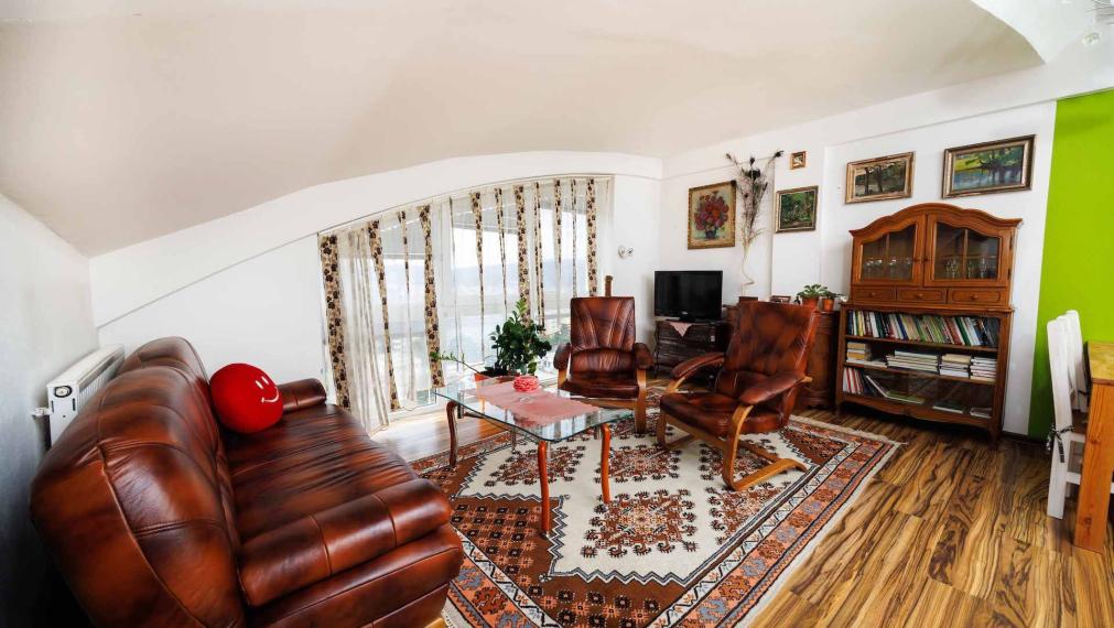 3 izbový byt 105 m2, Krosnianska ul., 6 posch., balkón