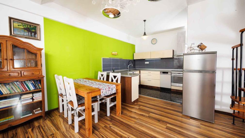 3 izbový byt 105 m2, Krosnianska ul., 6 posch., balkón