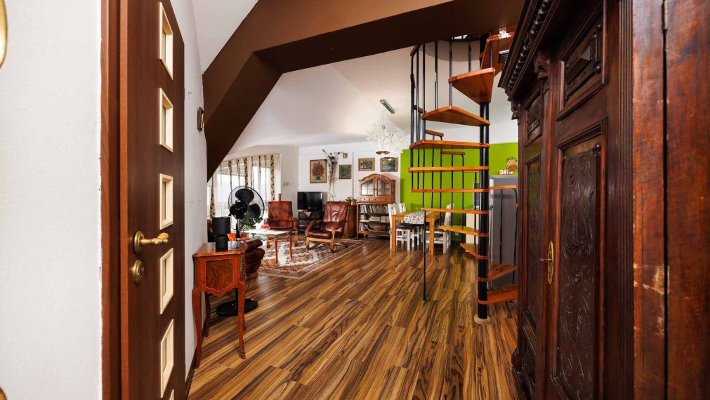 3 izbový byt 105 m2, Krosnianska ul., 6 posch., balkón